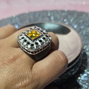 Glamorous!! Elegant Silver and Yellow Gemstone Ring